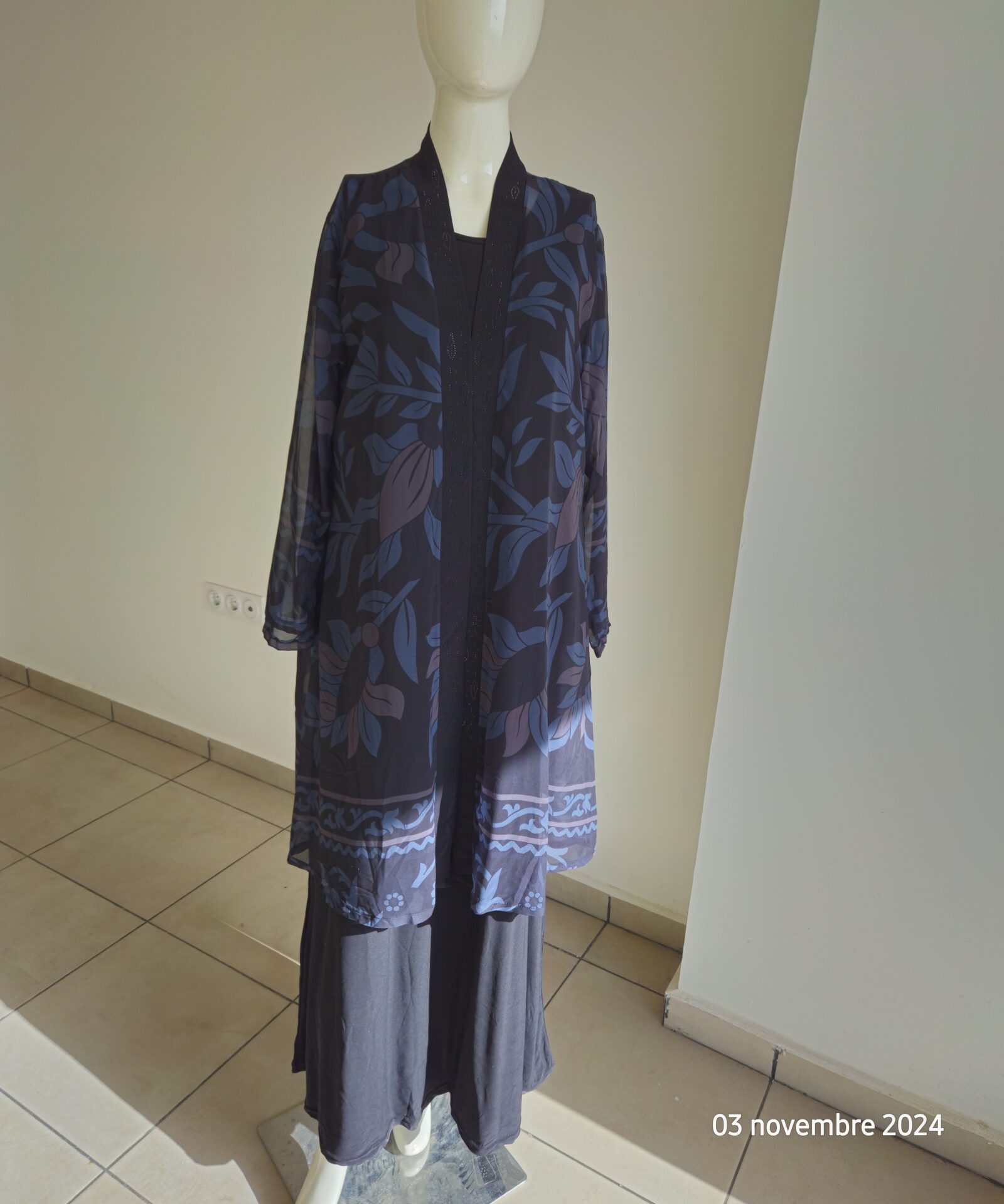Ensemble deux pièces noir et bleu kimono
